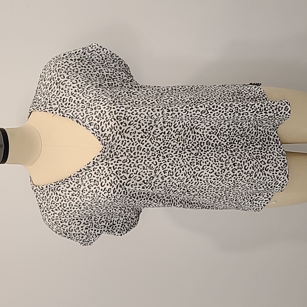Bobeau animal print light weight sweater